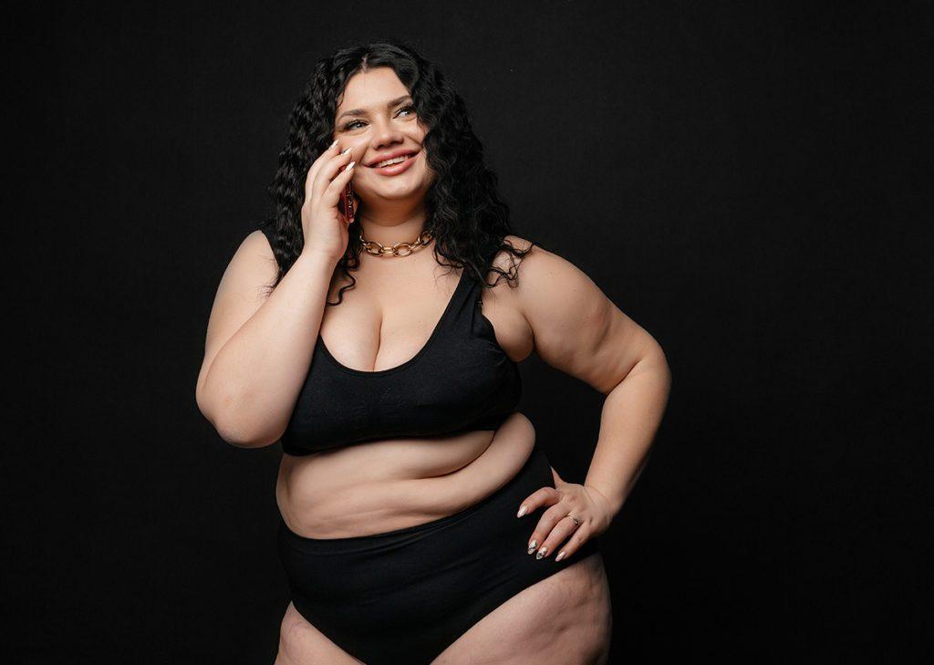 Dicke Frauen-Männer packt zu